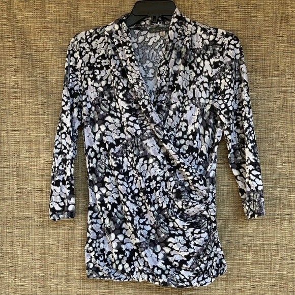 Rose and Olivia wrap top. - Picture 1 of 4